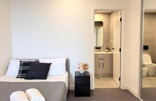 Clayton Apartment | Modern M City Resort Suite 2BR w Balcony Parking M2808