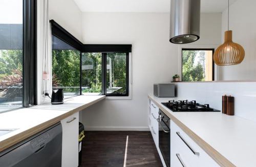 Newnham House | Modern Newnham Retreat