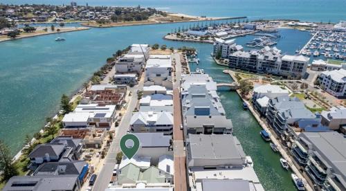 Mandurah Apartment | Modern Premium 1 Bedroom apartment in Dolphin Quay