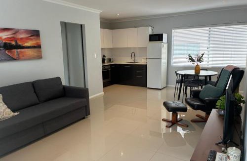 Mandurah Apartment | Modern Premium 1 Bedroom apartment in Dolphin Quay