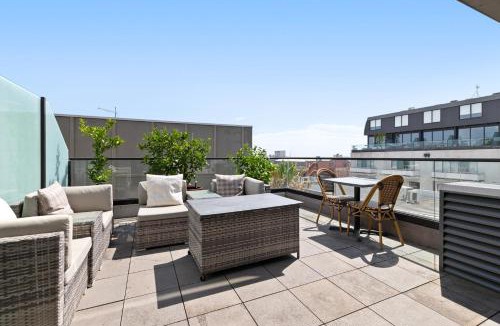 St Kilda Apartment | Modern Quiet 1 & 2 Bed Apt Opposite Albert Park