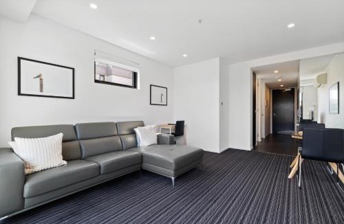 St Kilda Apartment | Modern Quiet 1 & 2 Bed Apt Opposite Albert Park
