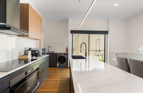 Bellerive House | Modern Refine home for 3BR