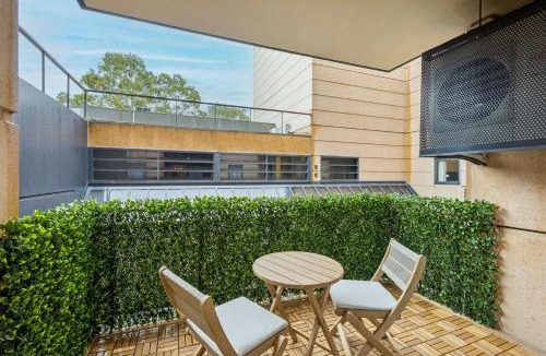 East Perth Apartment | Modern Renovated 2BR Apartment in East Perth