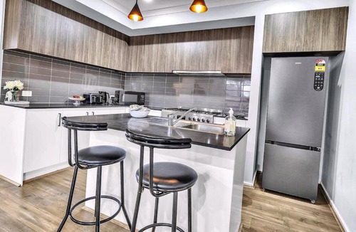 Rockbank House | Modern Rockbank Retreat Near Caroline Springs