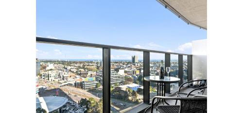Southbank Apartment | Modern Southbank Oasis 2BR with Resort Amenities and Stunning Balcony Views