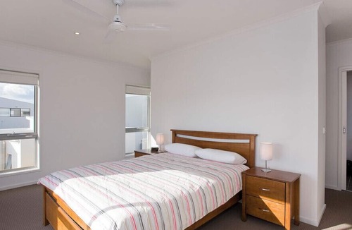 Torquay House | Modern, Spacious and Vibrant on Wentworth