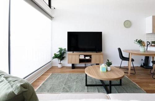 Hillcrest Apartment | Modern Studio Near Burnie | Cozy & Bright
