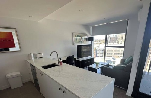Phillip Apartment | Modern Style Comfortable 1Bedroom Apt with Parking