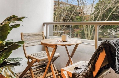 Kings Cross Apartment | Modern stylish 1BR apartment w/balcony, superb location