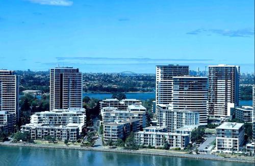 Wentworth Point Apartment | Modern stylish Startling waterview highrise Condo