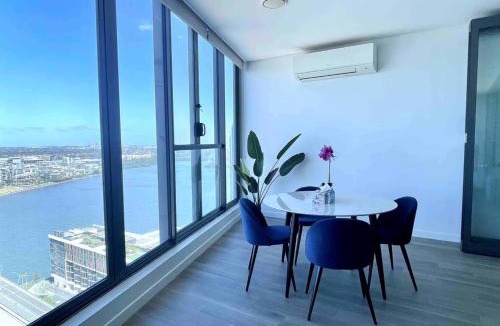 Wentworth Point Apartment | Modern stylish Startling waterview highrise Condo