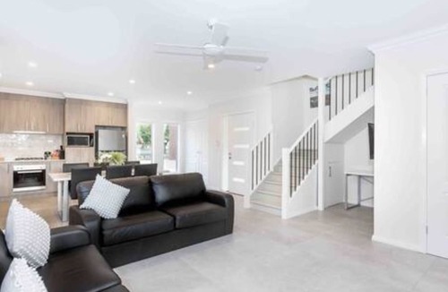 Wagga Wagga Apartment | Modern townhome located in inner city Wagga!