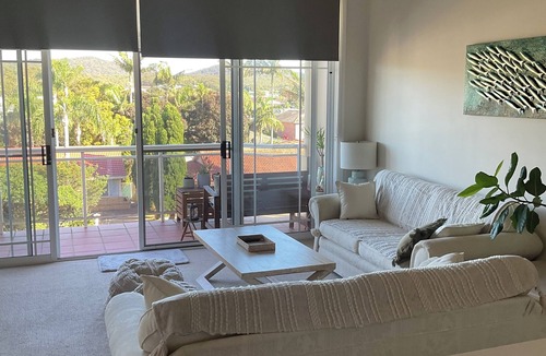 Fingal Bay House | Modern townhouse 6 guests linen and wifi included very close to beach
