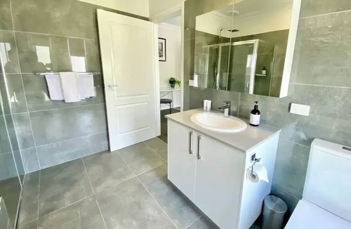 Wagga Wagga Apartment | Modern townhouse with private courtyard located in the CBD.
