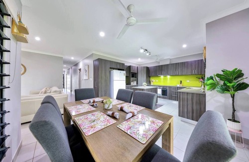 Zuccoli House | Modern Tropical Home with Pet Friendly Yard by Tropical BNB