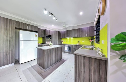 Zuccoli House | Modern Tropical Home with Pet Friendly Yard by Tropical BNB