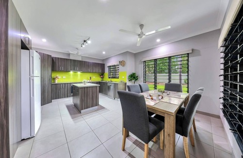 Zuccoli House | Modern Tropical Home with Pet Friendly Yard by Tropical BNB