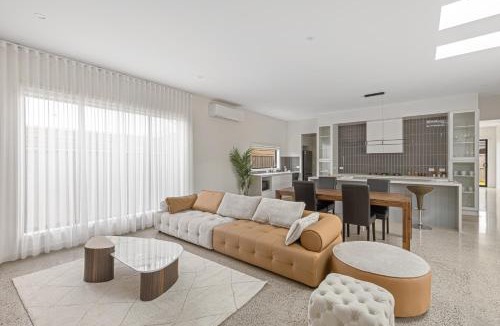 Ocean Grove House | Modern villa near the beach 12 sleep