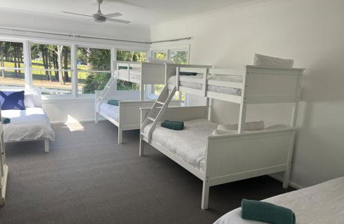 Mollymook House | Mollymook- Walk to Beach, Surf, Golf Course & Club