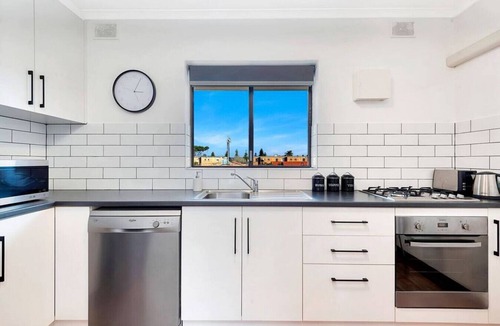 Glenelg Apartment | Moments on Moseley - Walk to Glenelg Beach & Jetty