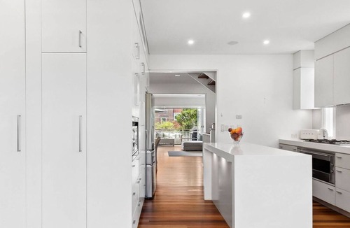 Manly House | Moments to Manly Beach – 4 Bedroom Retreat