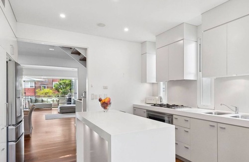 Manly House | Moments to Manly Beach – 4 Bedroom Retreat