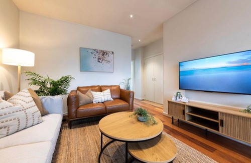 Mordialloc Apartment | Moments to Sand on Bear