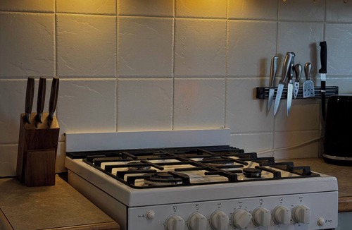 Mansfield House | Monkey Gully Retreat 2 minutes from town and 45 mins from Mount buller