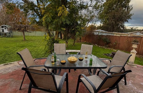 Mansfield House | Monkey Gully Retreat 2 minutes from town and 45 mins from Mount buller