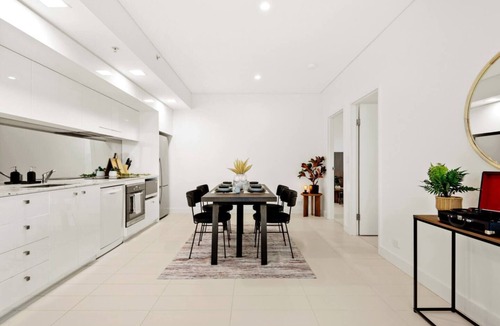 Surry Hills Apartment | Moody Luxe Designer 2BR Dark Oak Surry Hills