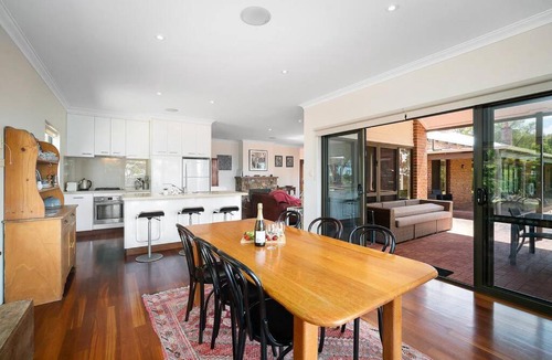 Deepdene House | Moondyne Private Estate with a Pool, Tennis Court and Ocean Views, Pet Friendly