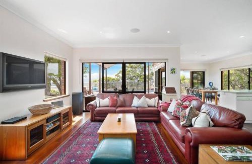 Deepdene House | Moondyne Private Estate with a Pool, Tennis Court and Ocean Views, Pet Friendly