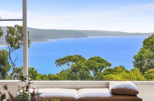 Lorne House | Moonraker - Stunning Views, Brand New Contemporary Beach Home
