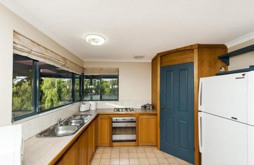 Guilderton House | Moore Views - Stunning River Views
