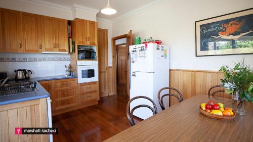 Bermagui House | Moorhead Beach Cottage - Wallaga Lake Rd 60