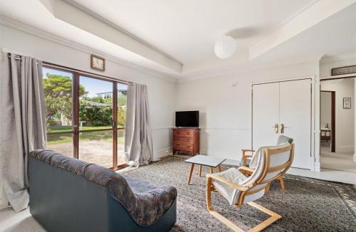Augusta House | Mooring B on the shoreline