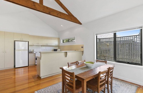 Lorne House | Morgans @ Lorne - with WiFi