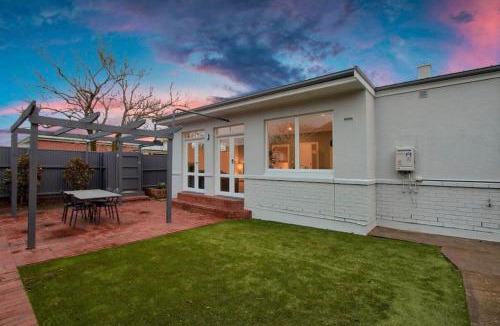 Cumberland Park House | Morris & Eaton Cottages in Vibrant Cumberland Park