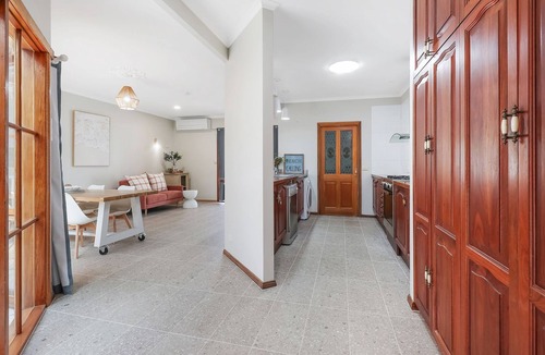 Warrnambool House | Morrissey Cottage - Stones throw to the main town Centre