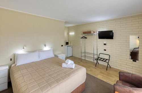Corowa Hotel | Motel Meneres