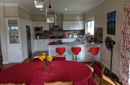 Golden Valley House | Mountain Blue Guest house