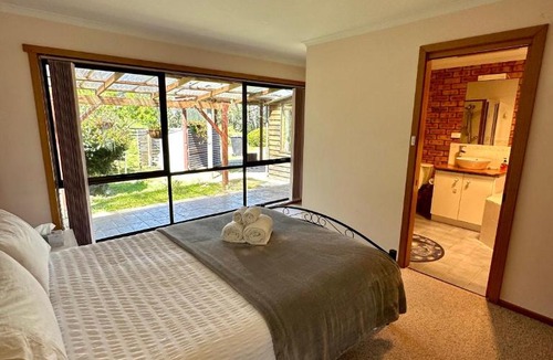 Staverton House | Mountain Dreaming Farm 山居
