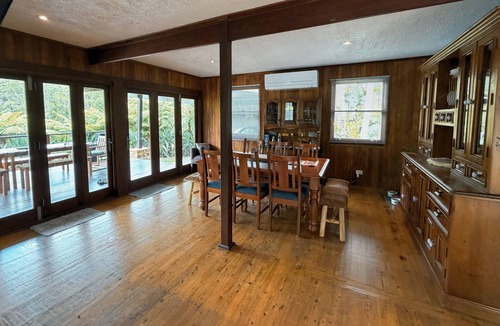 Lowanna House | Mountain House Retreat is family-pet-friendly