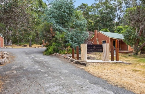 Halls Gap House | Mountainside Villa Two – Ironbark
