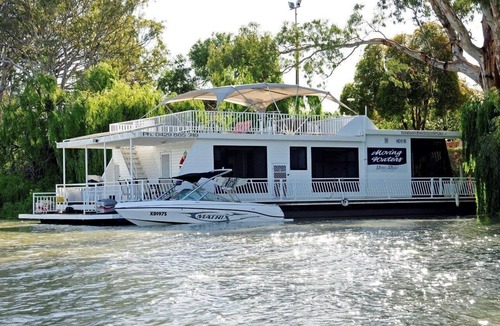 Renmark House | Moving Waters houseboat -moored accommodation