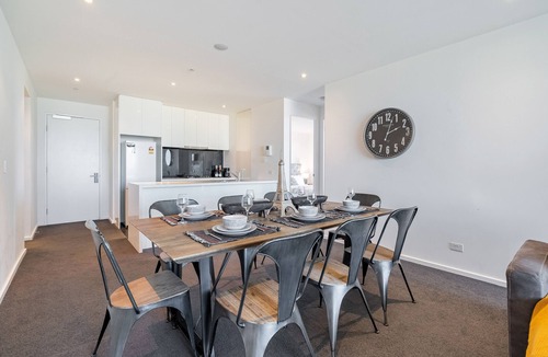 Southbank Apartment | MSA Epic: 3-bed 2-bath with Pool, Gym, Tennis, Carpark near Crown & Eureka