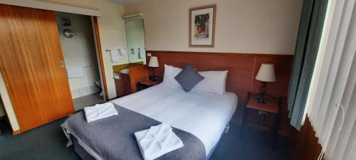 Queenstown Hotel | Mt Lyell Motor Inn - By Orangepete