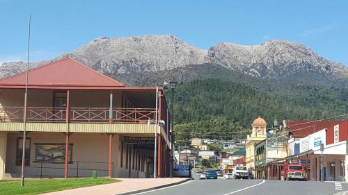 Queenstown Hotel | Mt Lyell Motor Inn - By Orangepete