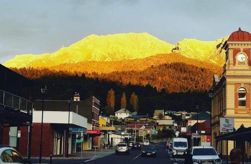 Queenstown Hotel | Mt Lyell Motor Inn - By Orangepete